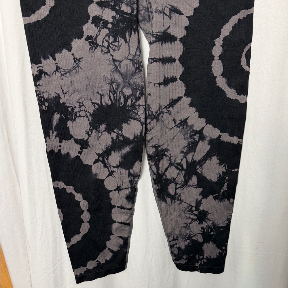 PINK Victoria’s Secret Active Black and Gray Tie-Dye 7/8 Leggings Size XL - Picture 3 of 7